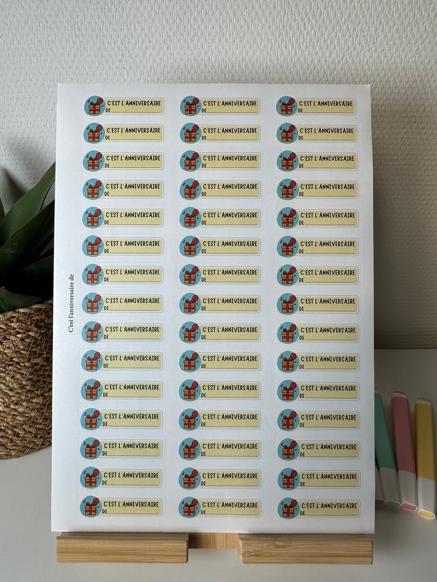 Planche de Stickers maternelle – C'EST L'ANNIVERSAIRE DE... (45 stickers)