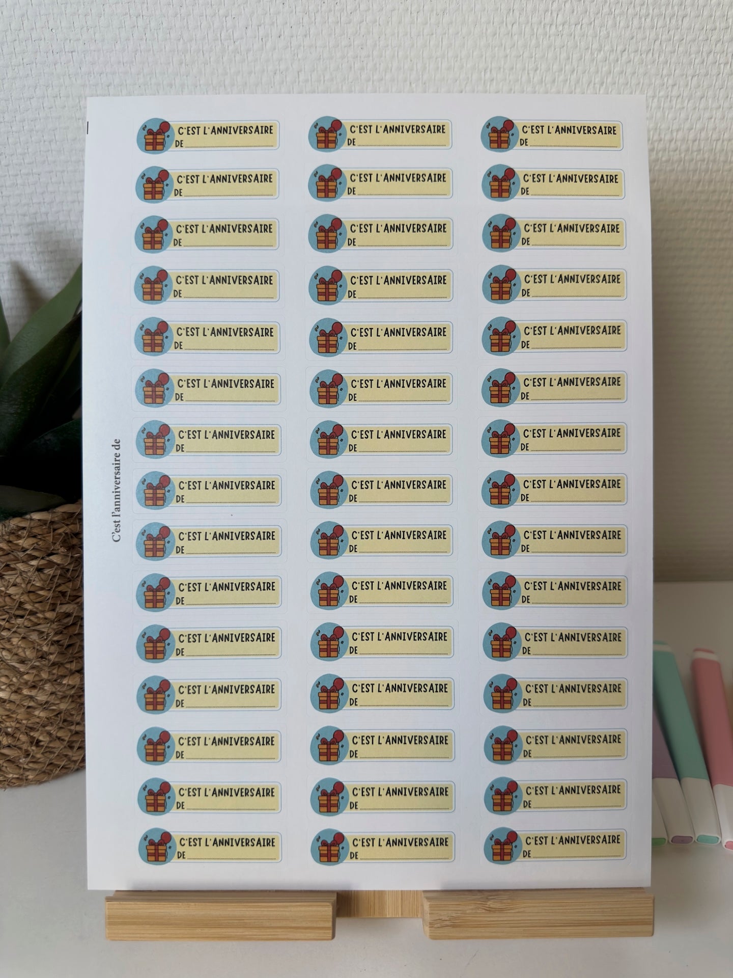Planche de Stickers primaire – C'EST L'ANNIVERSAIRE DE... (45 stickers)